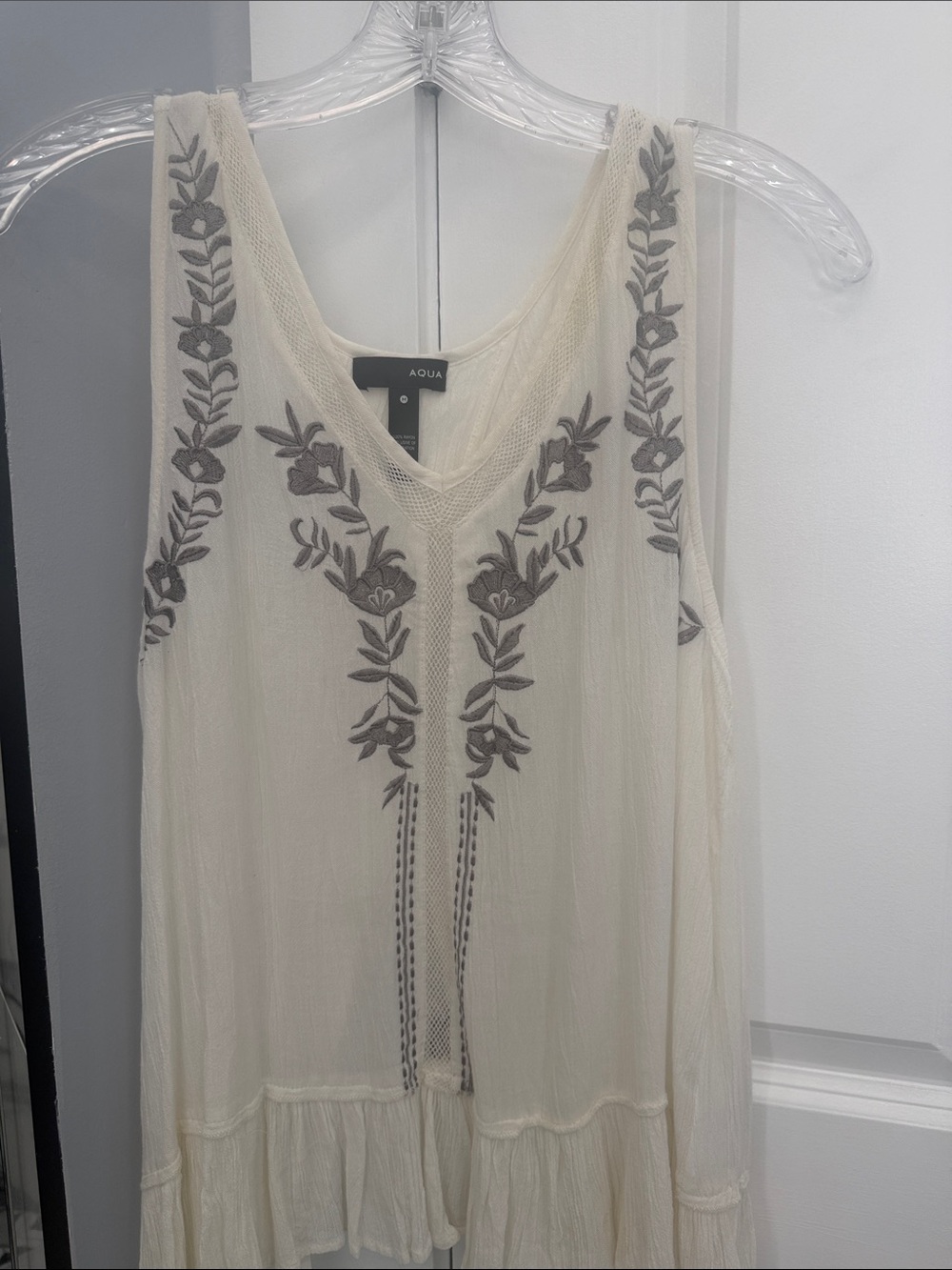 Aqua Cream Embroidered V-Neck Sleeveless Camisole